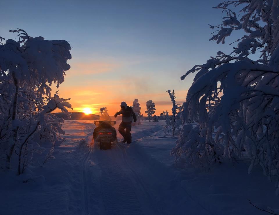 Camp Caroli Wooden Cabins Jukkasjärvi المظهر الخارجي الصورة