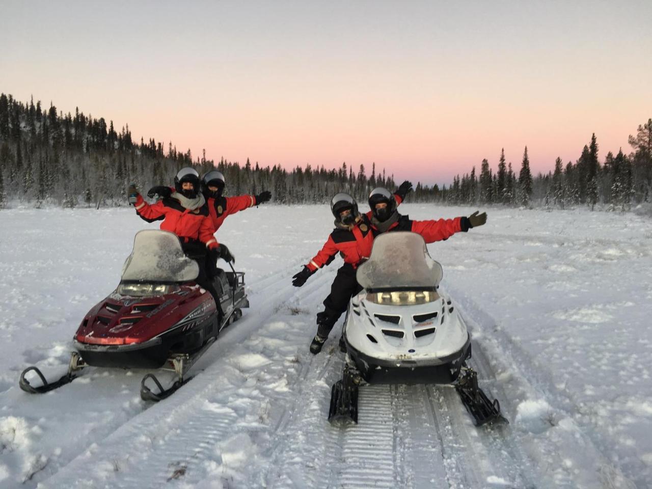 Camp Caroli Wooden Cabins Jukkasjärvi المظهر الخارجي الصورة