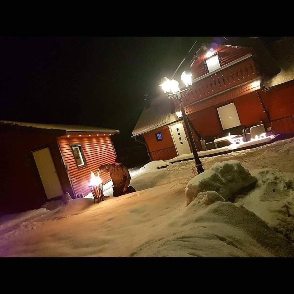 Camp Caroli Wooden Cabins Jukkasjärvi المظهر الخارجي الصورة